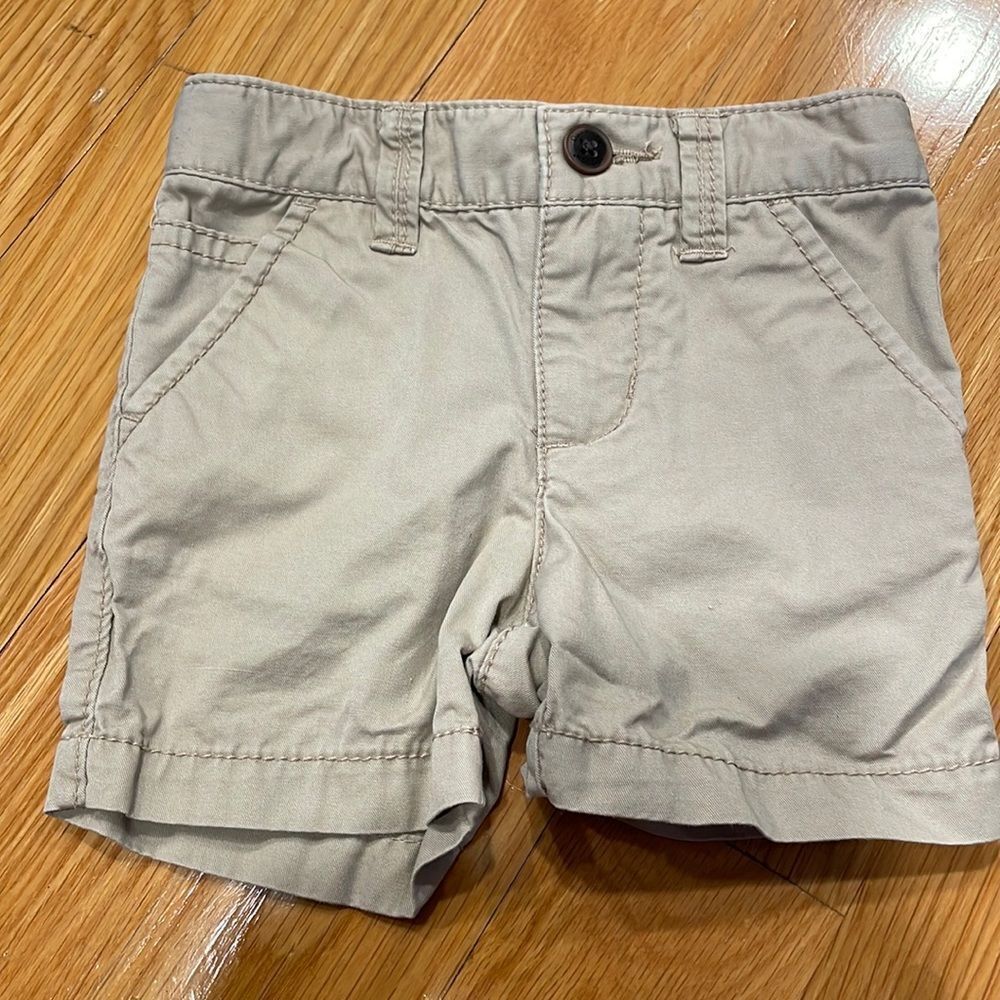 Good; 
Output: OSHKOSH B'GOSH Boy Shorts Size 9M in Good Condition